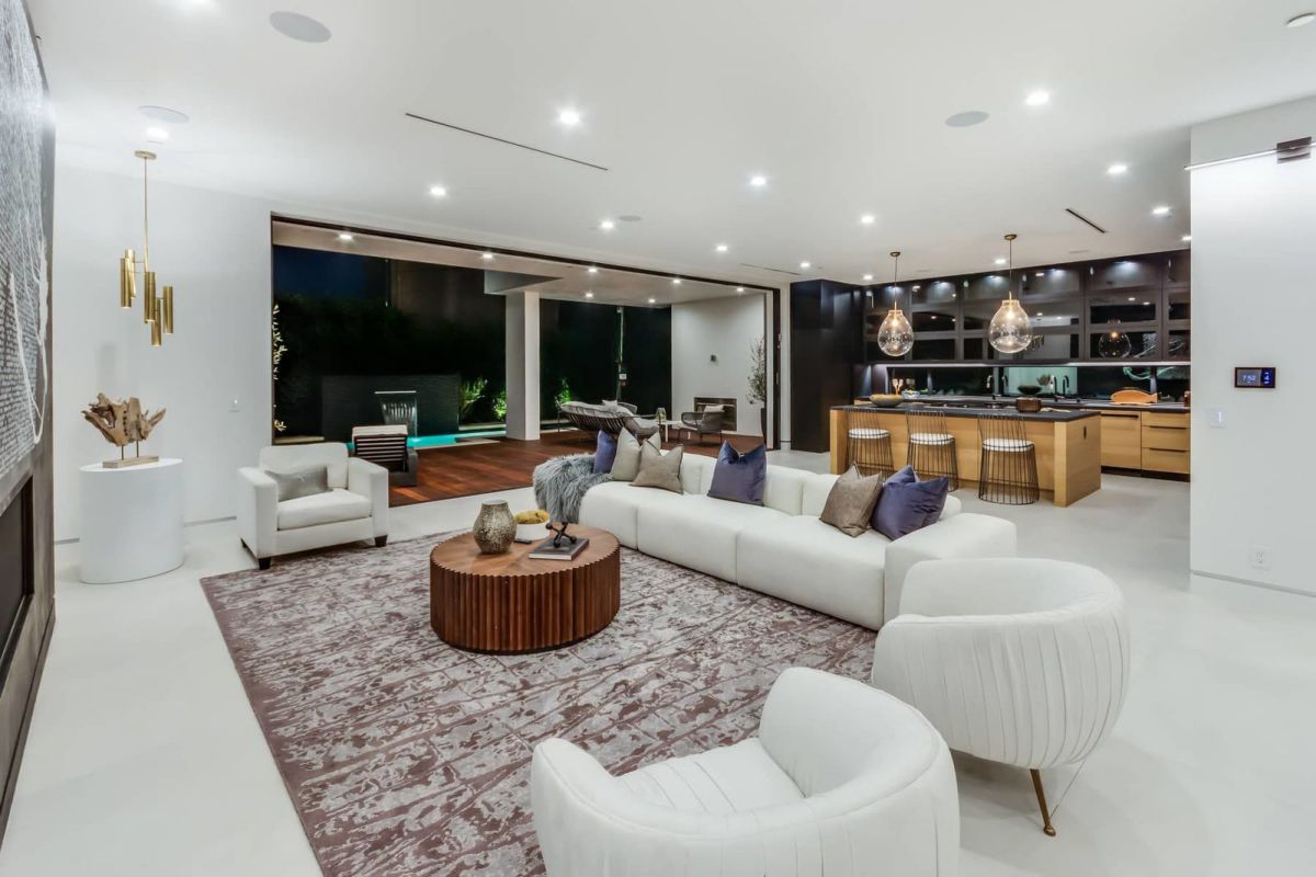 Masterfully-Designed-Los-Angeles-Home-for-Sale-at-4.195-Million-4