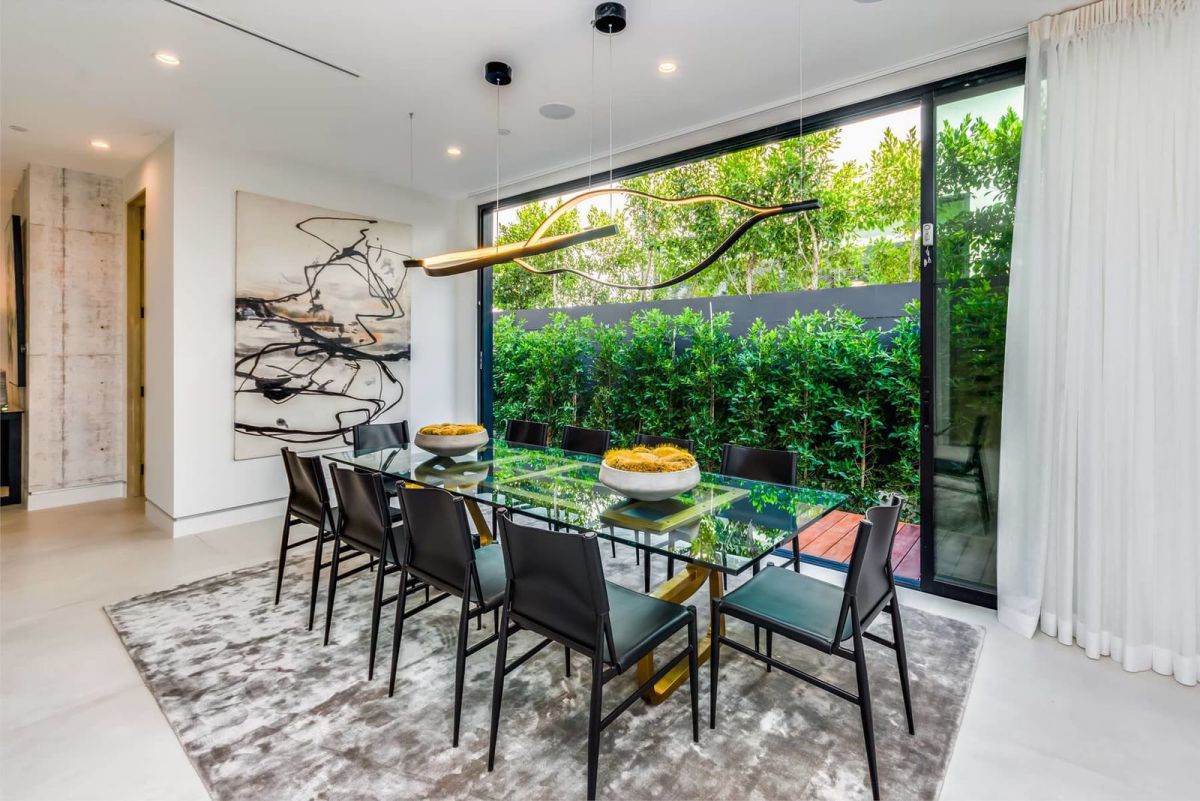 Masterfully-Designed-Los-Angeles-Home-for-Sale-at-4.195-Million-9