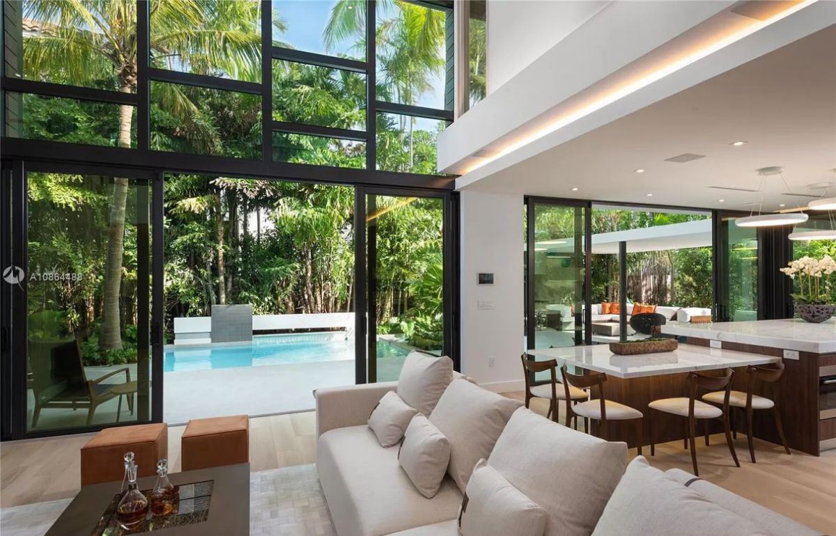 Modern-Home-in-Miami-for-Sale-in-a-Tropical-Paradise-2