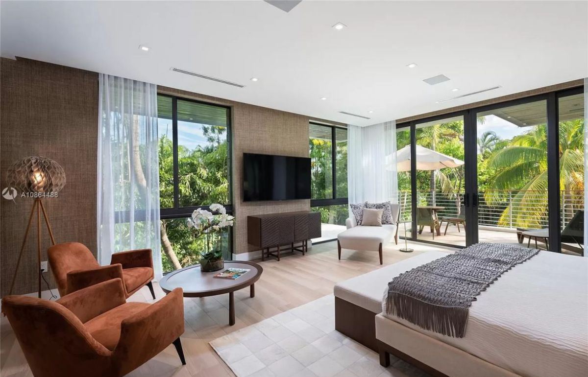 Modern-Home-in-Miami-for-Sale-in-a-Tropical-Paradise-21