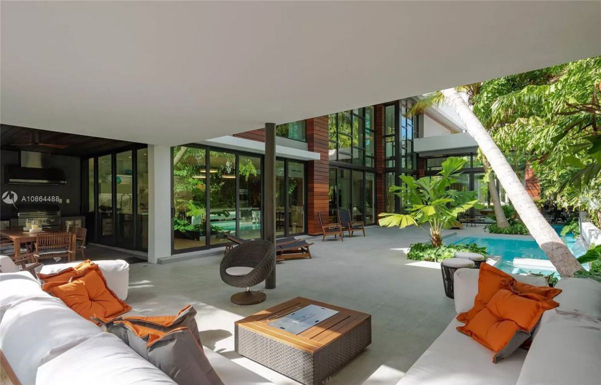 Modern-Home-in-Miami-for-Sale-in-a-Tropical-Paradise-30