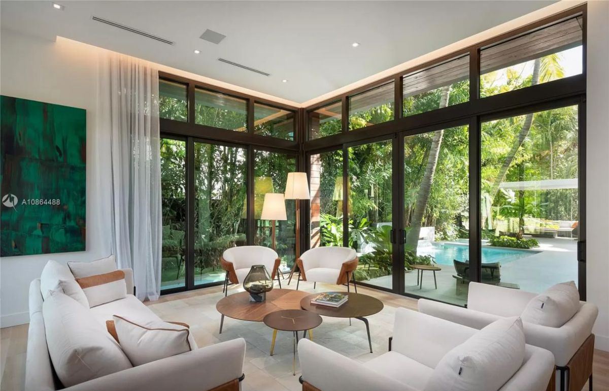 Modern-Home-in-Miami-for-Sale-in-a-Tropical-Paradise-4