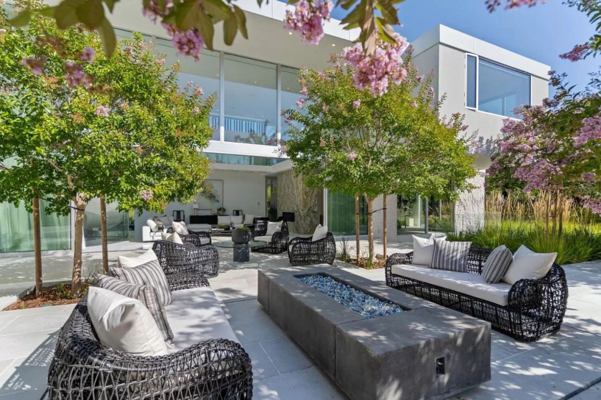 Modern-Luxury-House-in-Atherton-California-25