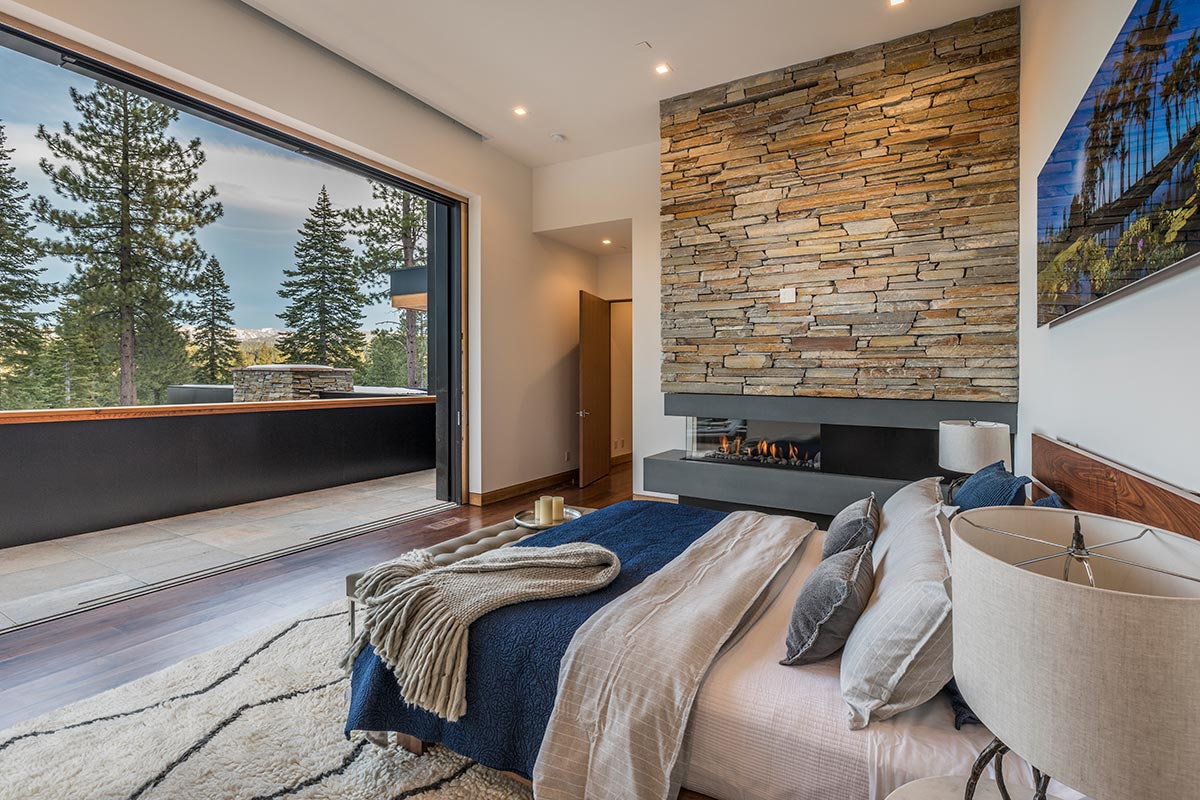 Mountain-Home-on-Martis-Camp-Lot-581-by-Kelly-and-Stone-Architects-14