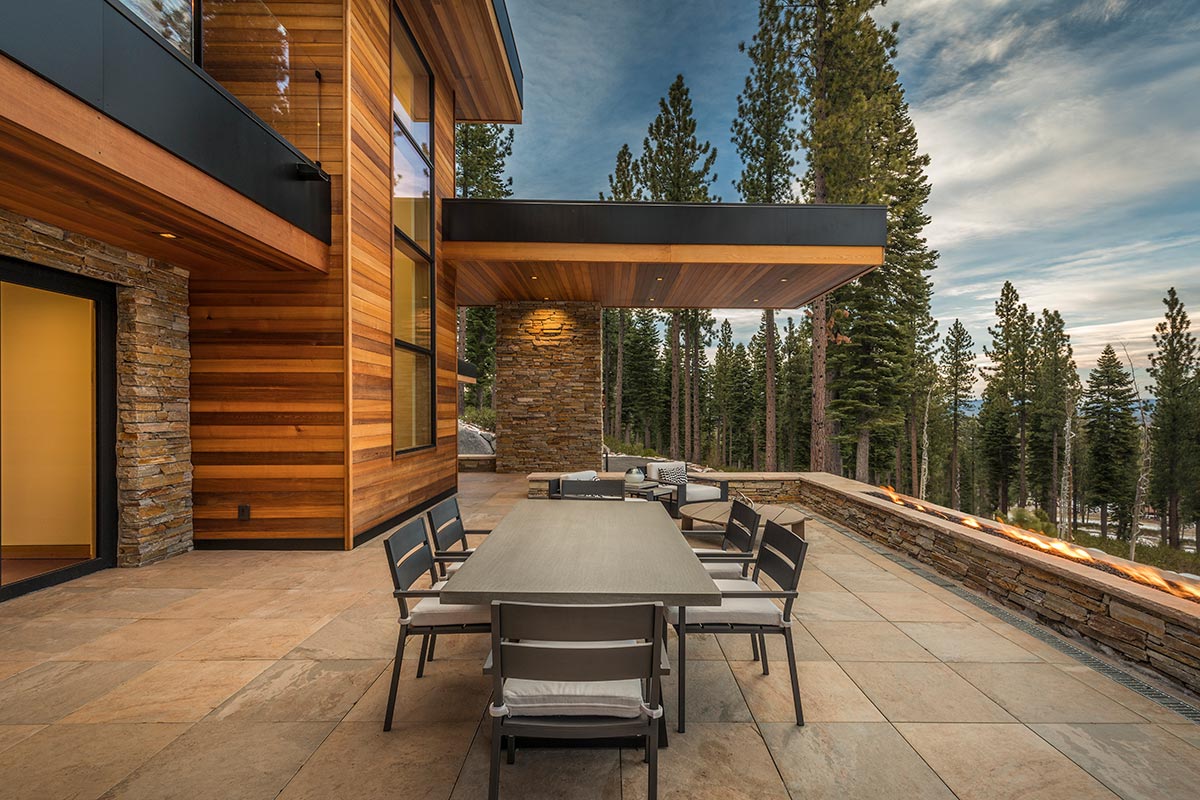 Mountain-Home-on-Martis-Camp-Lot-581-by-Kelly-and-Stone-Architects-17