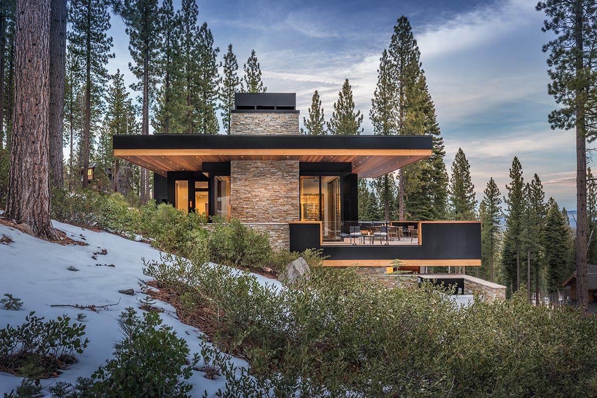 Mountain-Home-on-Martis-Camp-Lot-581-by-Kelly-and-Stone-Architects-3