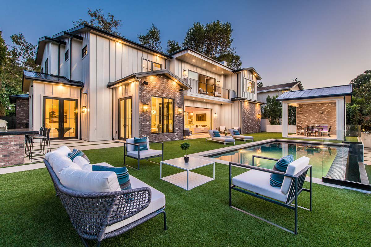 New-Construction-Traditional-Home-in-Encino-15