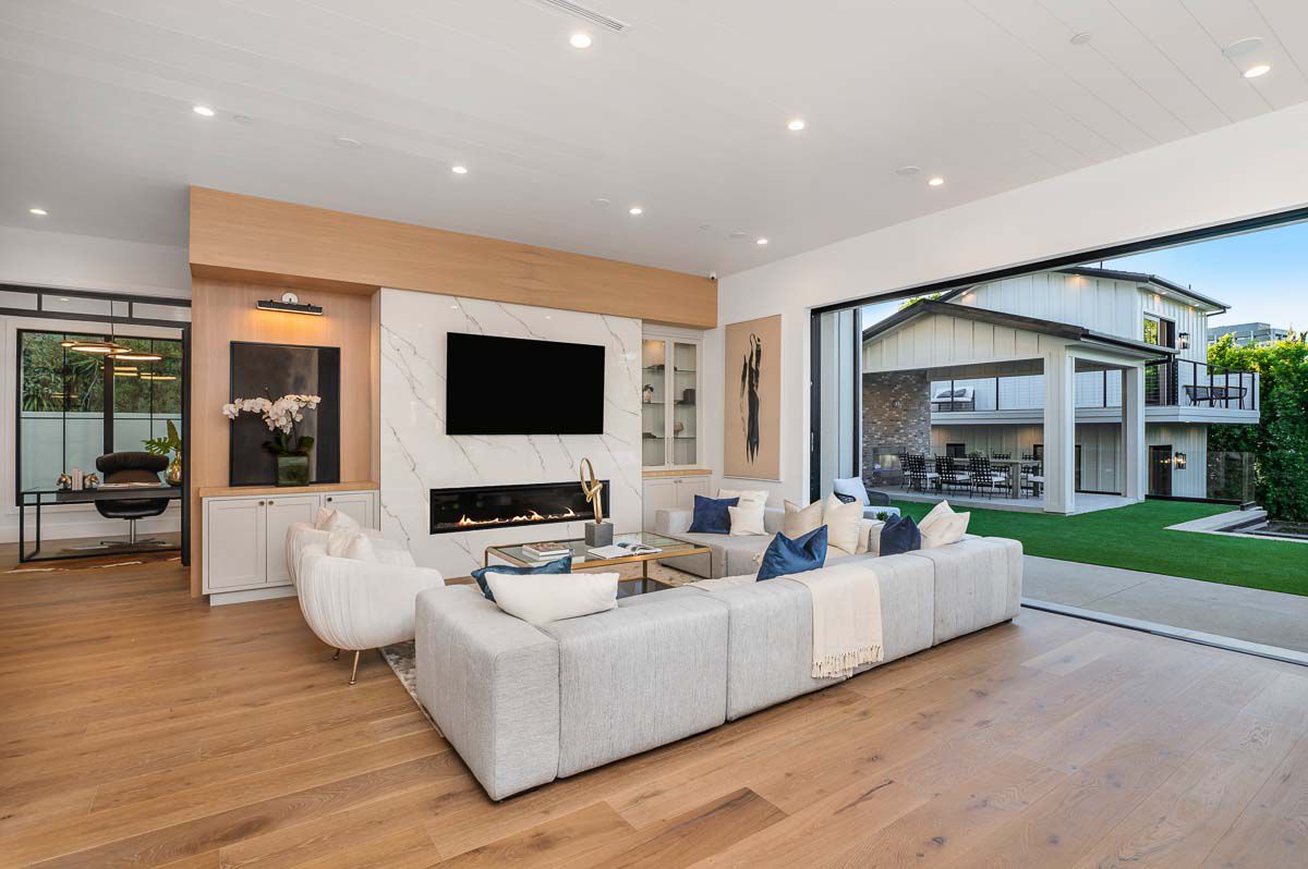 New-Construction-Traditional-Home-in-Encino-26