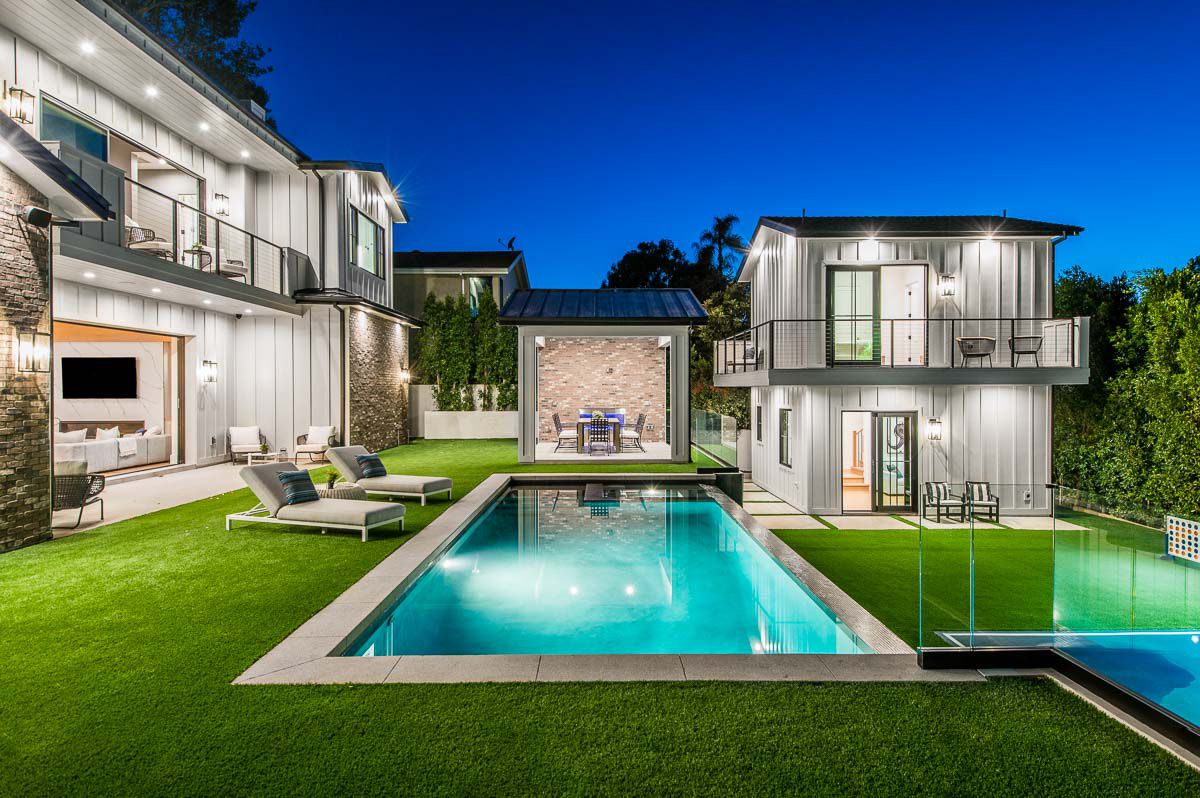 New-Construction-Traditional-Home-in-Encino-3
