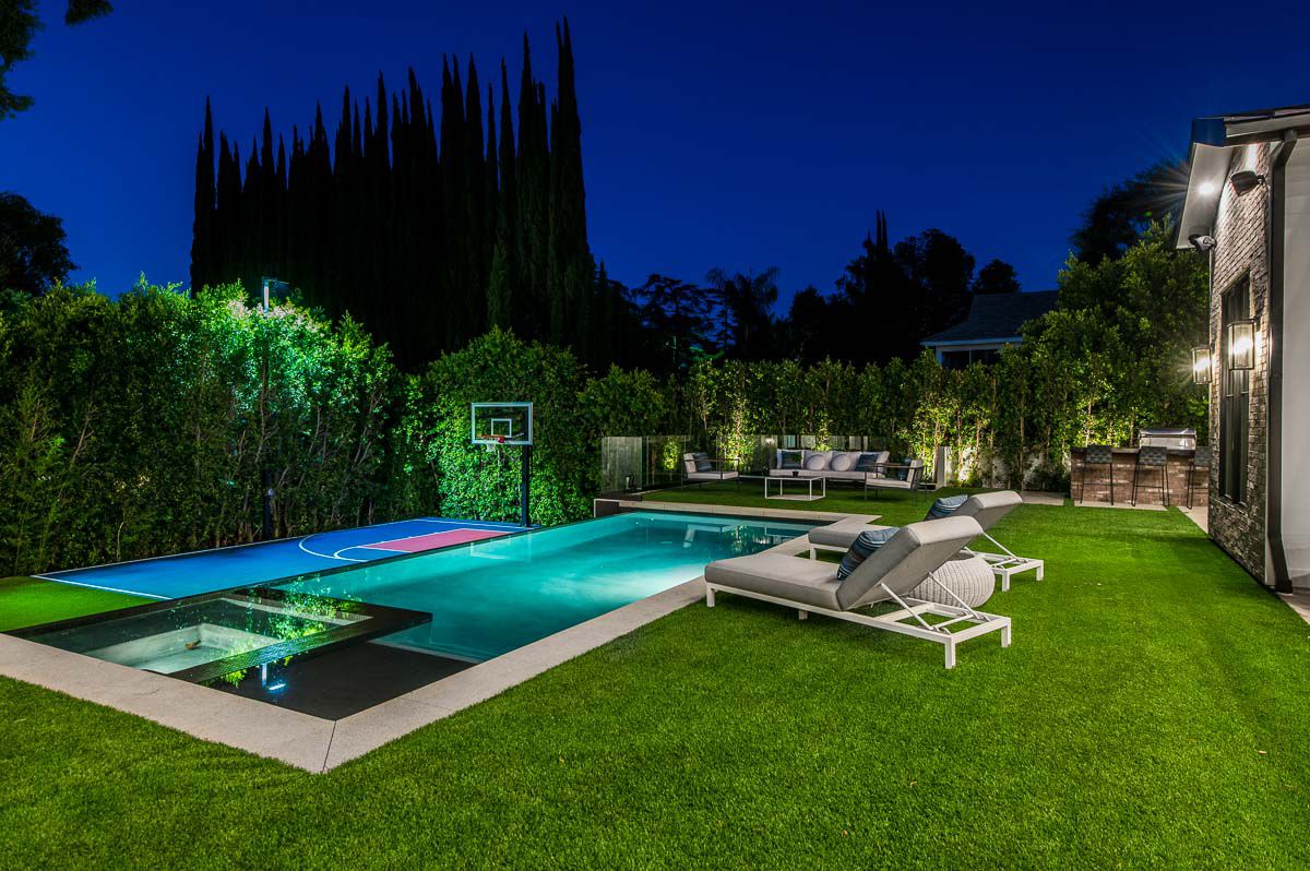New-Construction-Traditional-Home-in-Encino-5