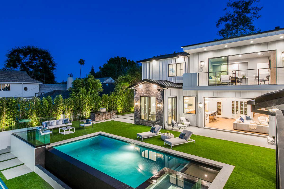 New-Construction-Traditional-Home-in-Encino-9