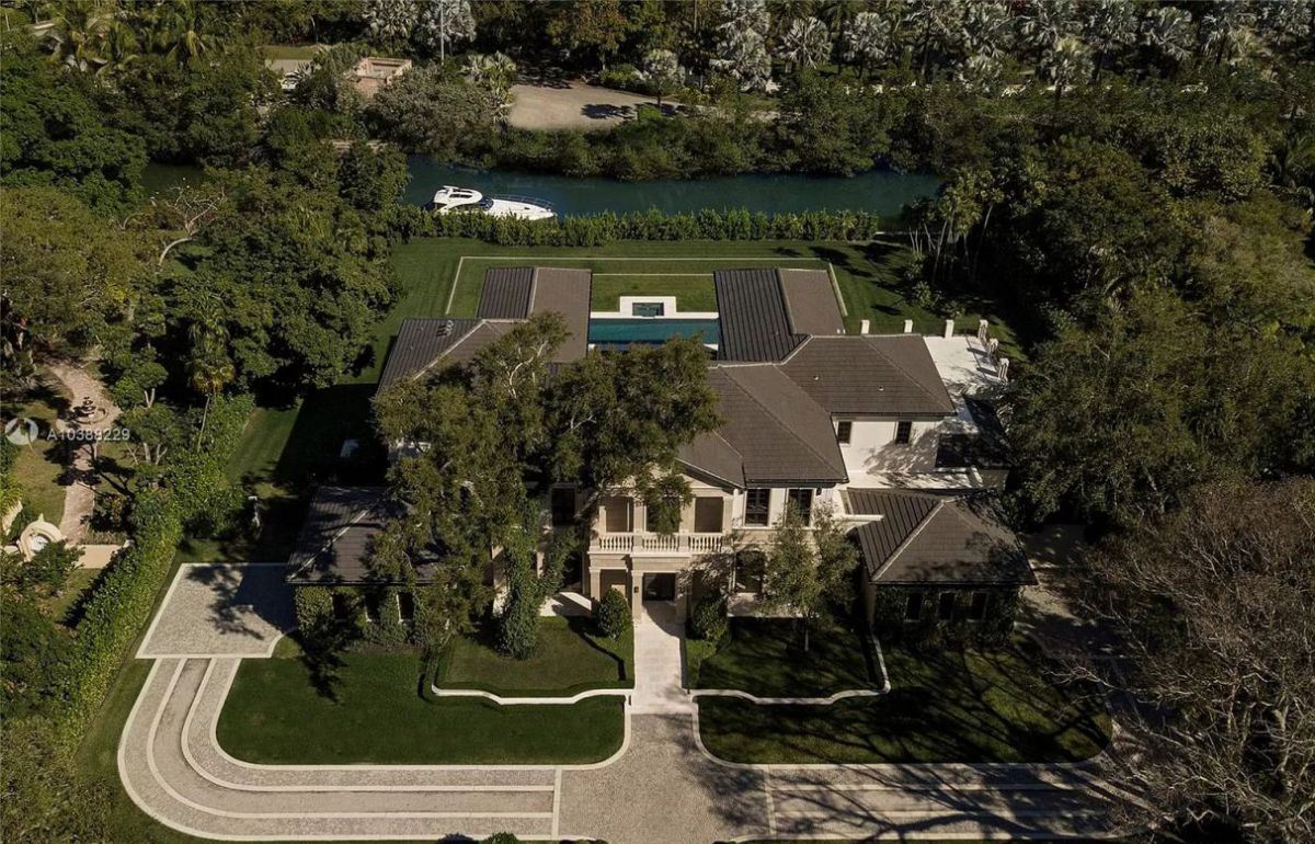 Perfectly-Classic-Palladian-Coral-Gables-Home-for-Sale-24