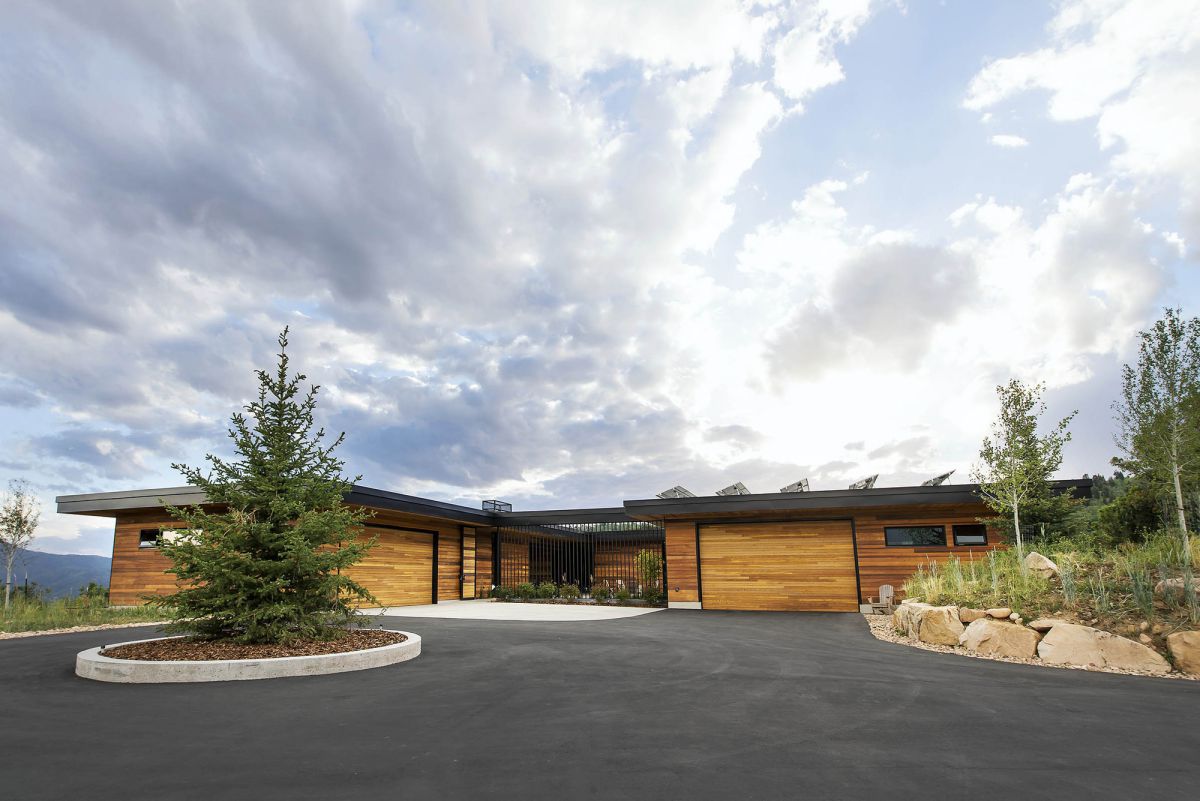 Red-Hawk-House-in-Park-City-Utah-by-Imbue-Design-4