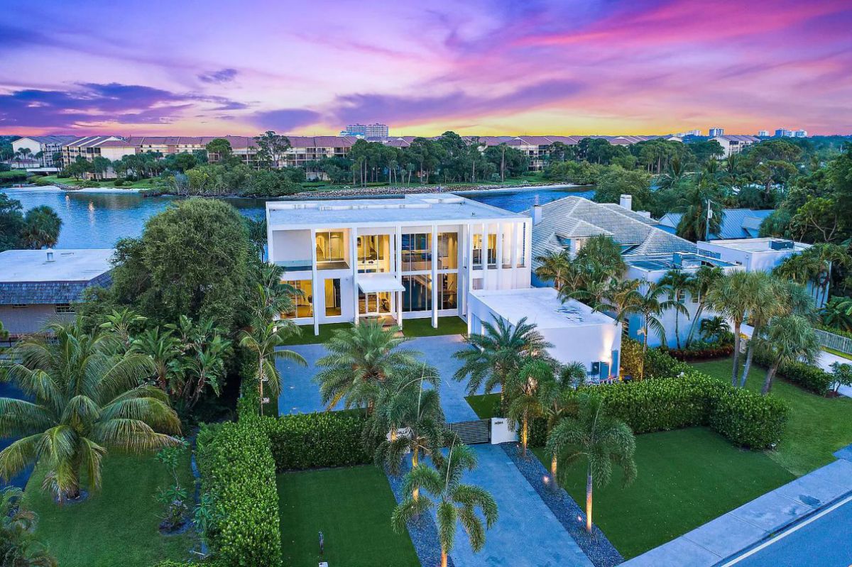 Sophisticated-Palm-Beach-Gardens-Modern-Home-1