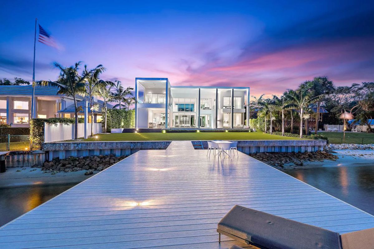 Sophisticated-Palm-Beach-Gardens-Modern-Home-11