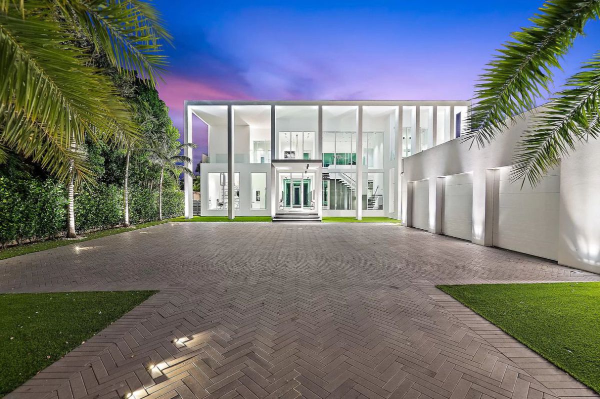 Sophisticated-Palm-Beach-Gardens-Modern-Home-21