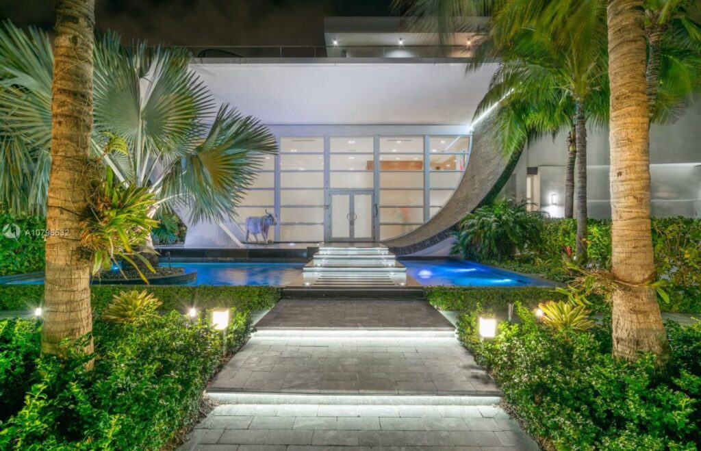 Spectacular Modern Golden Beach Home For Sale