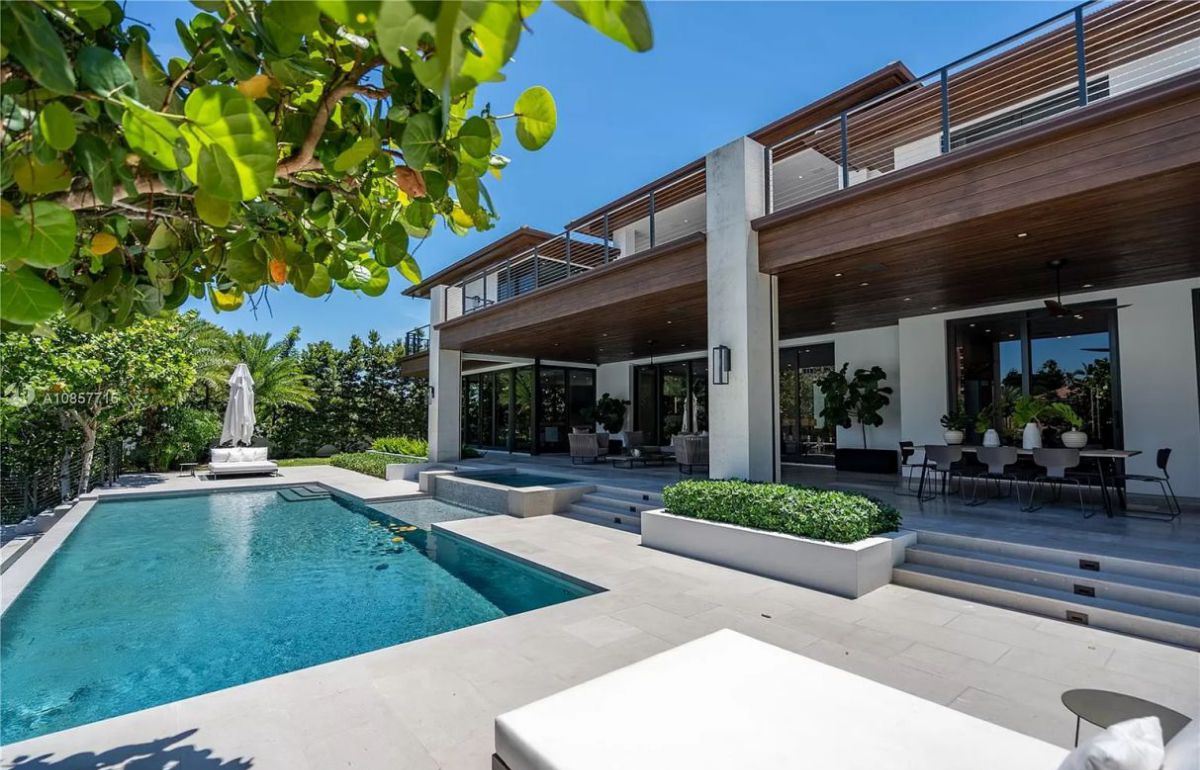 Spectacular-Modern-Tropical-Coral-Gables-Home-for-Sale-5