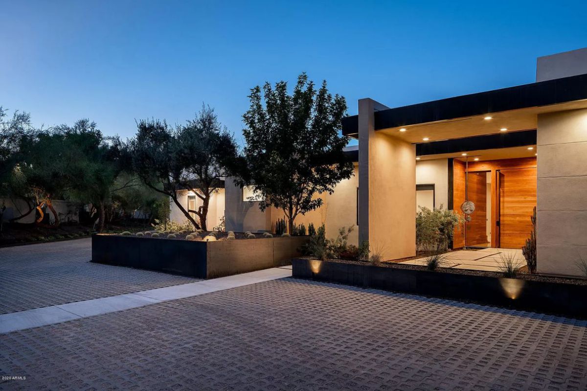 Stunning Contemporary Paradise Valley Home for Sale at 5.486 Million