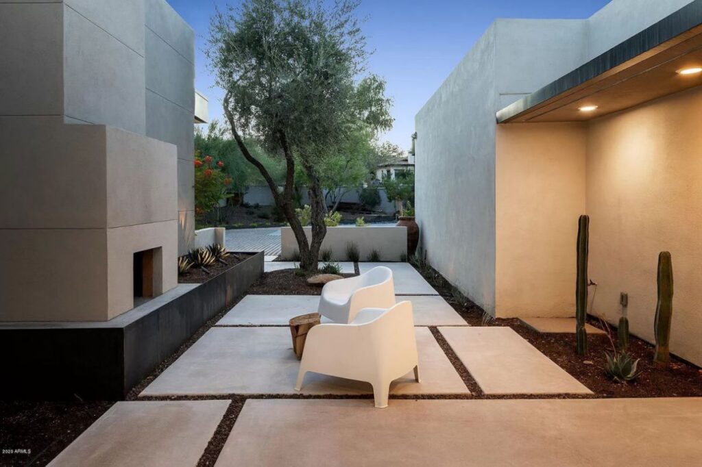Stunning Contemporary Paradise Valley Home for Sale