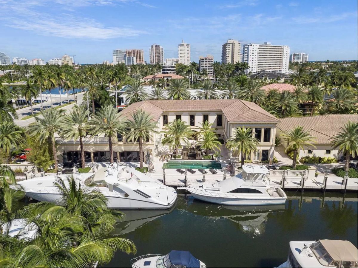 Stunning-Fort-Lauderdale-House-on-Royal-Plaza-2