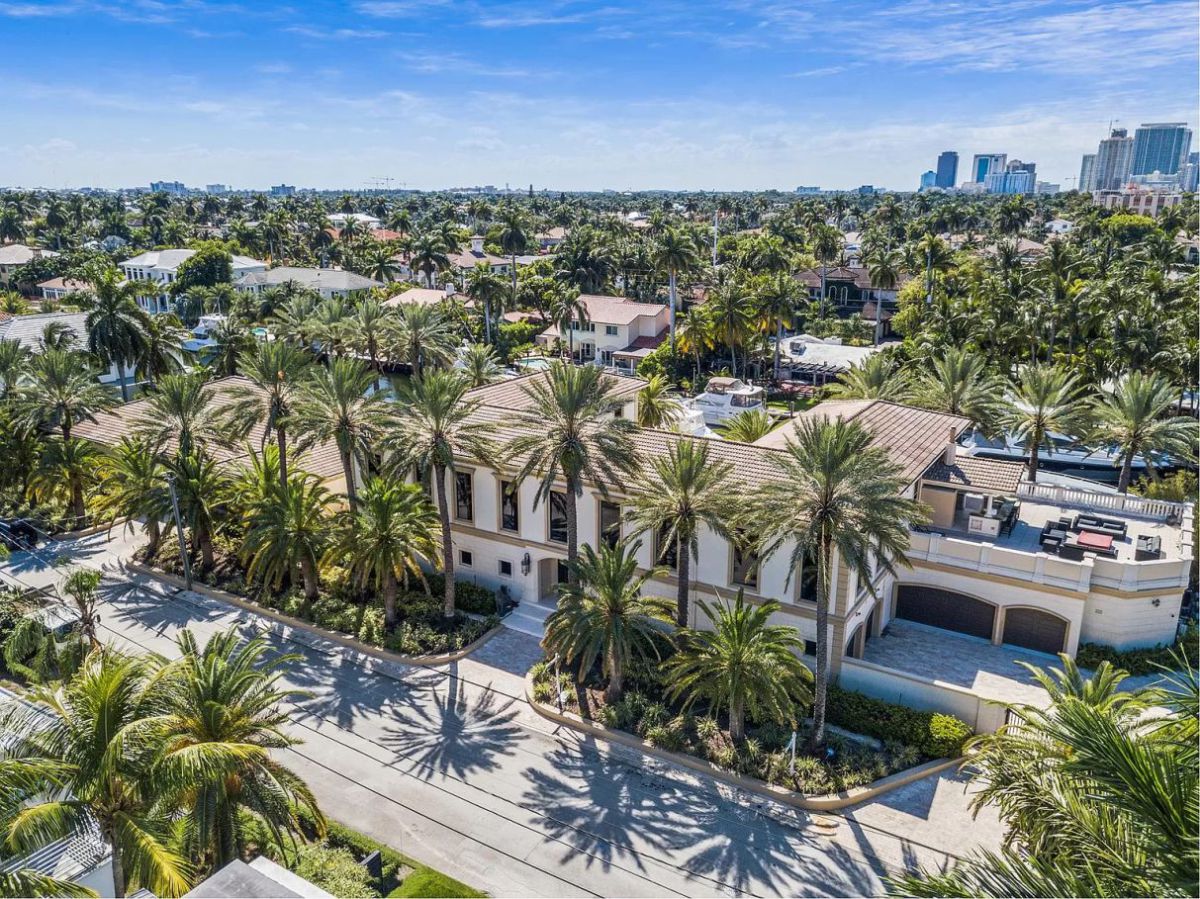 Stunning-Fort-Lauderdale-House-on-Royal-Plaza-3