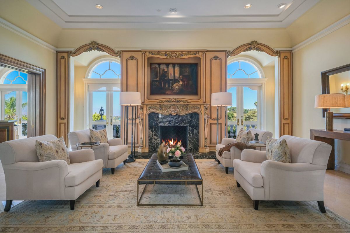 Stunning-Italian-inspired-Encino-Home-for-Sale-10