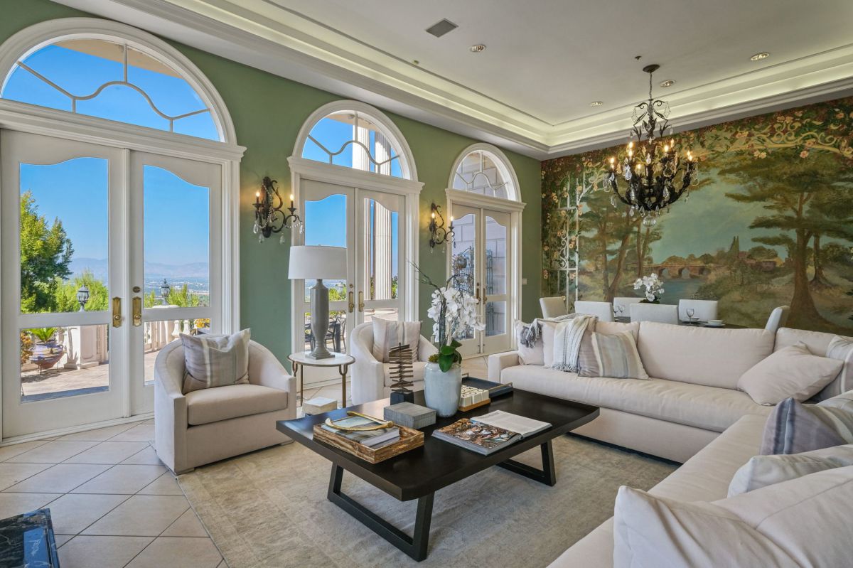 Stunning-Italian-inspired-Encino-Home-for-Sale-13