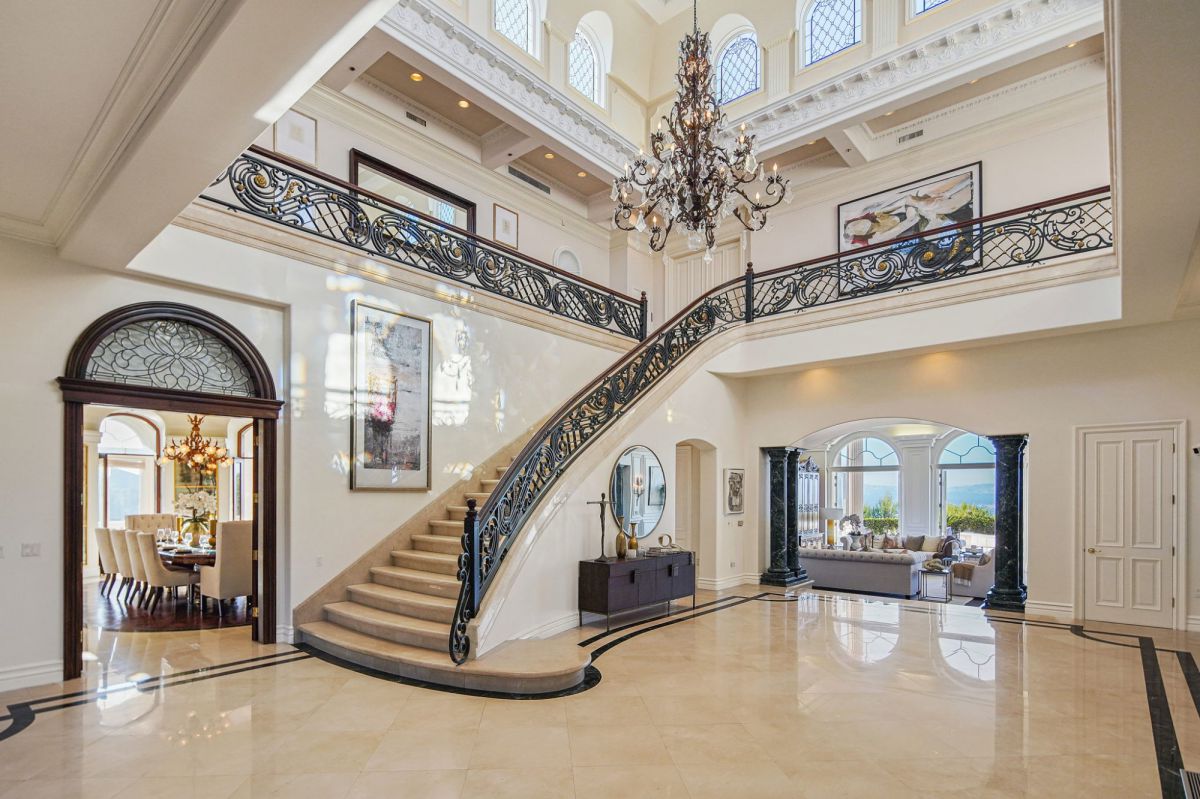 Stunning-Italian-inspired-Encino-Home-for-Sale-4