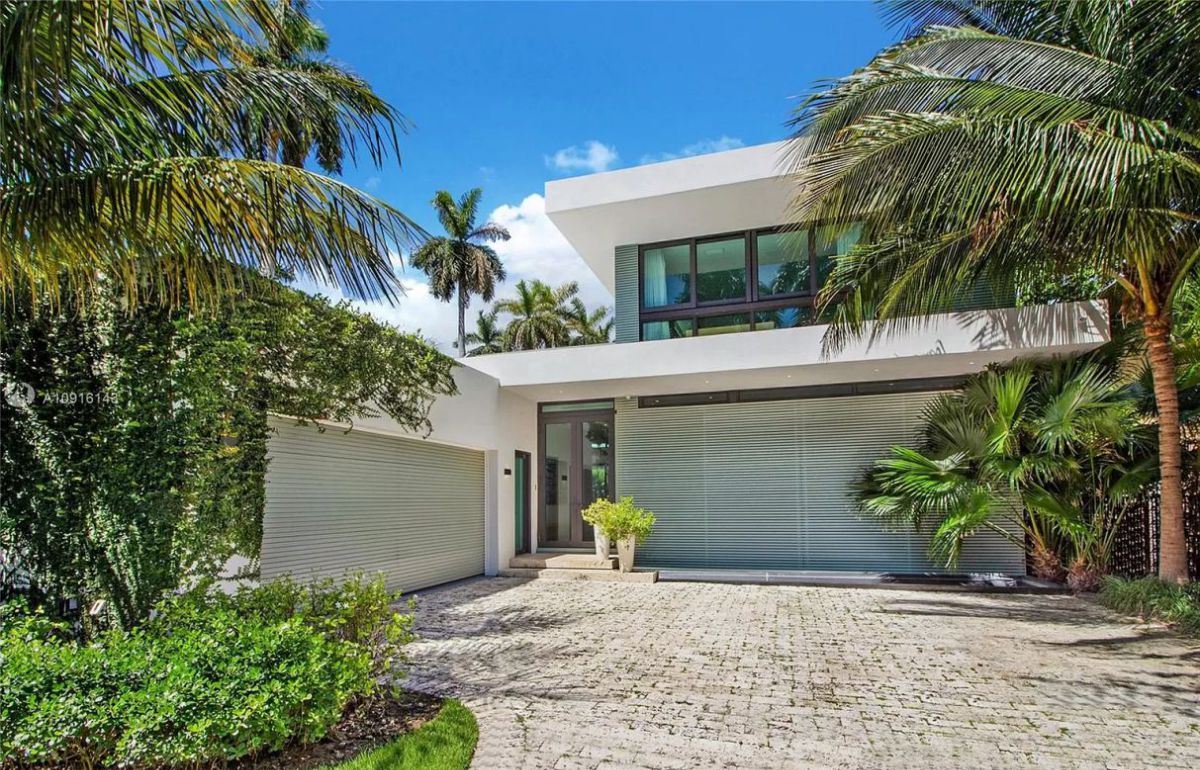 Stunning-Modern-Home-in-Miami-Beach-for-Sale-1