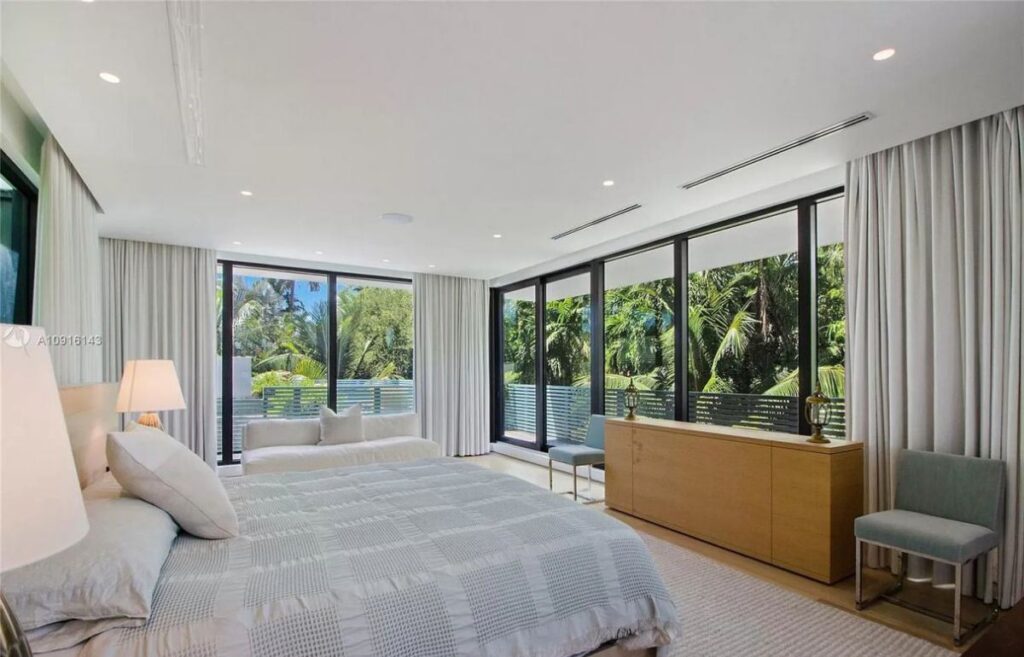 Stunning Modern Home in Miami Beach for Sale