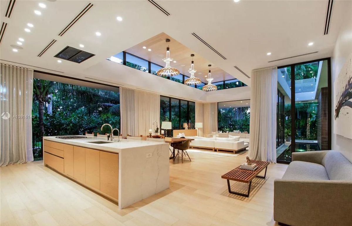 Stunning-Modern-Home-in-Miami-Beach-for-Sale-16