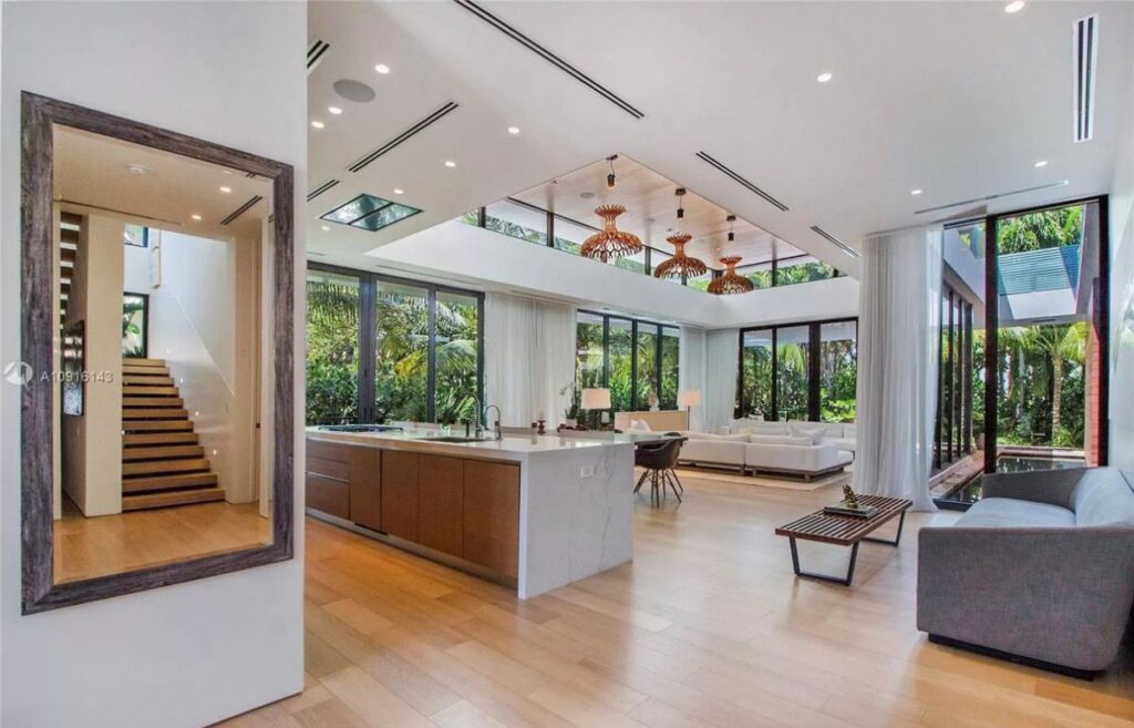 Stunning Modern Home in Miami Beach for Sale