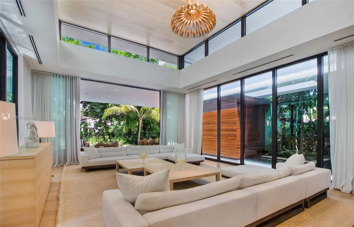 Stunning-Modern-Home-in-Miami-Beach-for-Sale-26