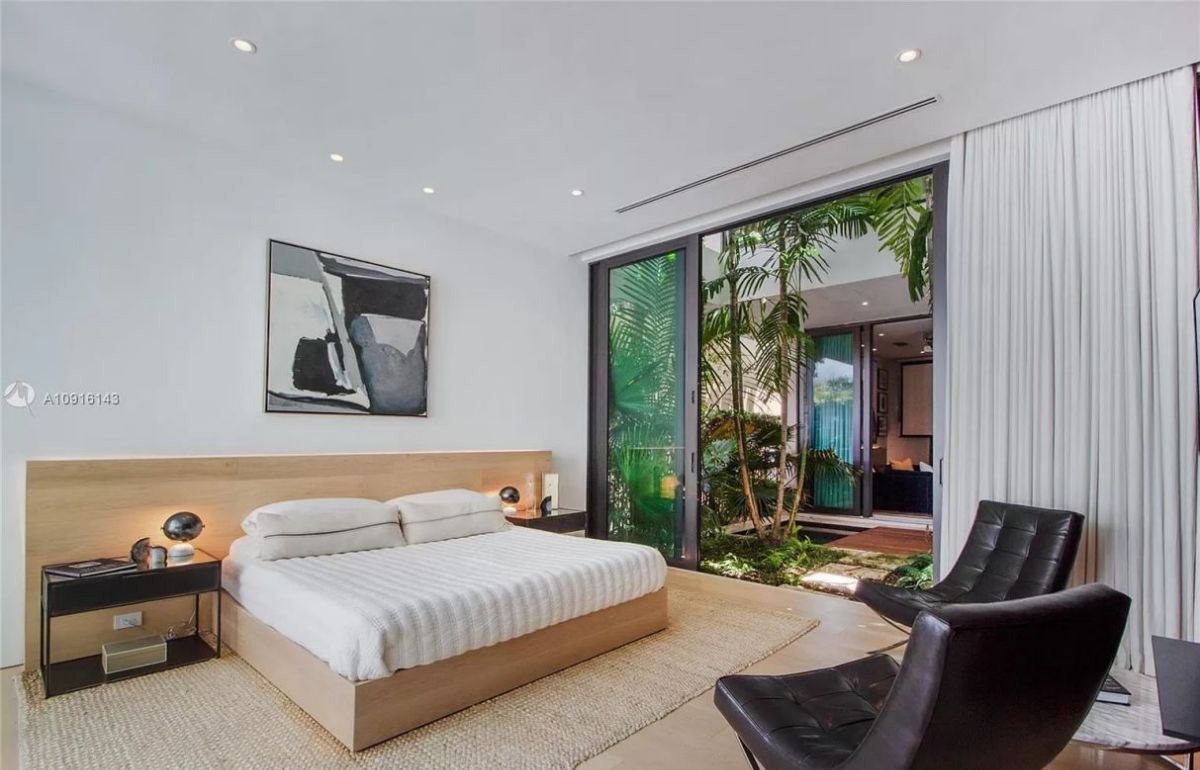 Stunning-Modern-Home-in-Miami-Beach-for-Sale-35