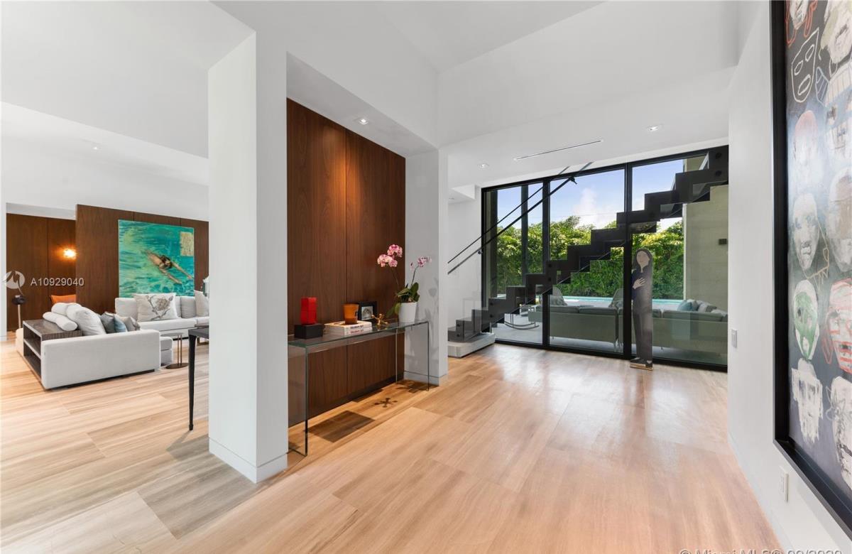 Thoughtfully-Conceived-Modern-Miami-Home-for-Sale-11