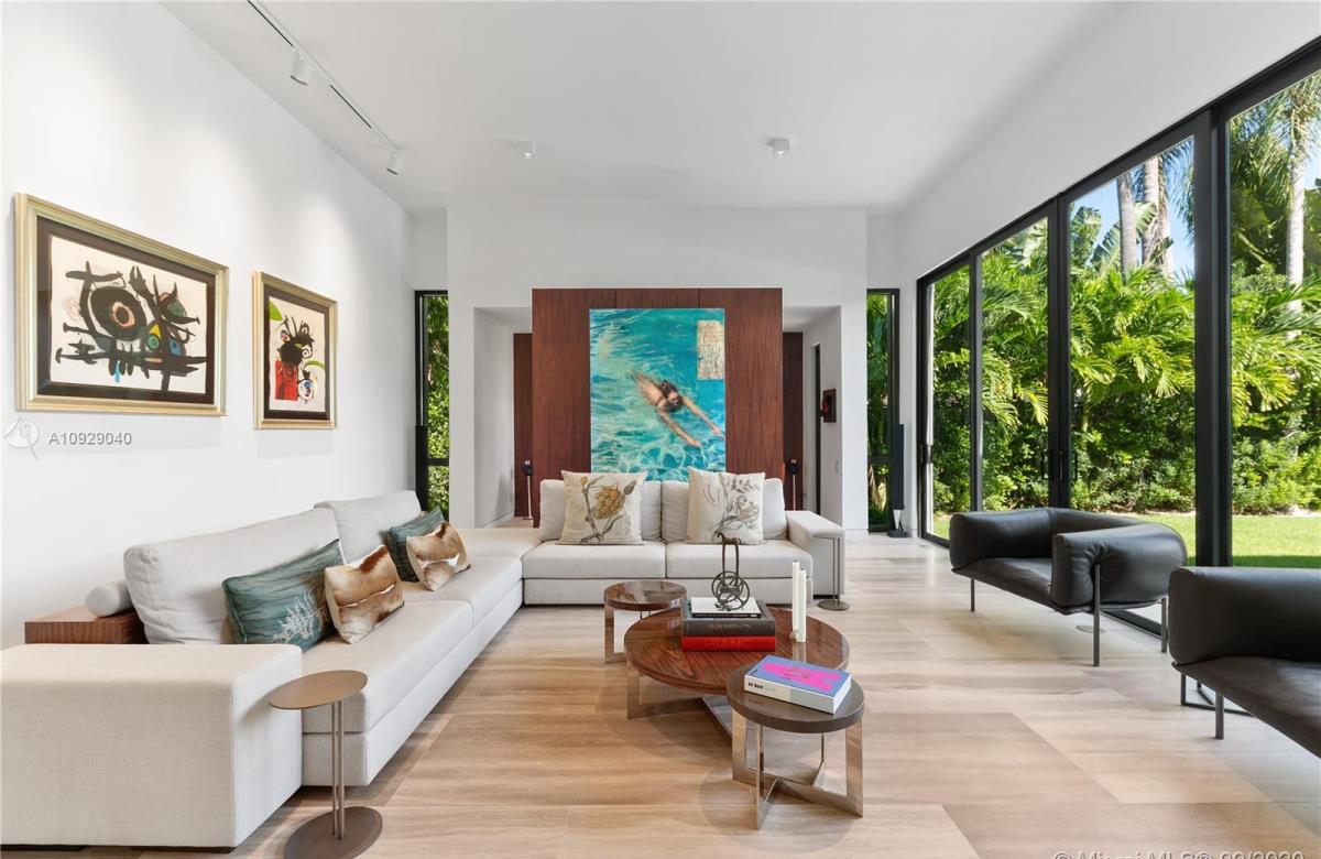 Thoughtfully-Conceived-Modern-Miami-Home-for-Sale-12