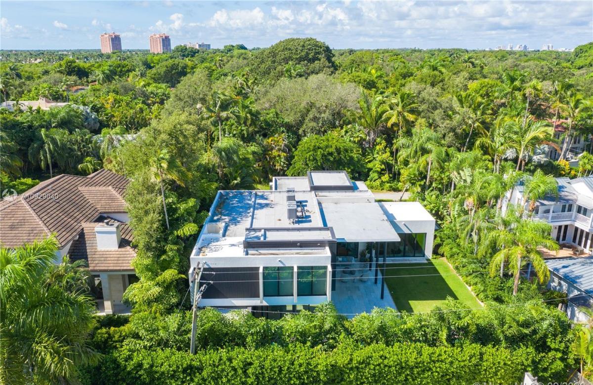 Thoughtfully-Conceived-Modern-Miami-Home-for-Sale-2