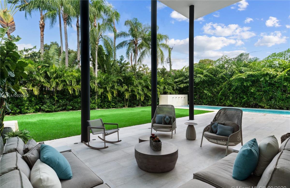 Thoughtfully-Conceived-Modern-Miami-Home-for-Sale-5