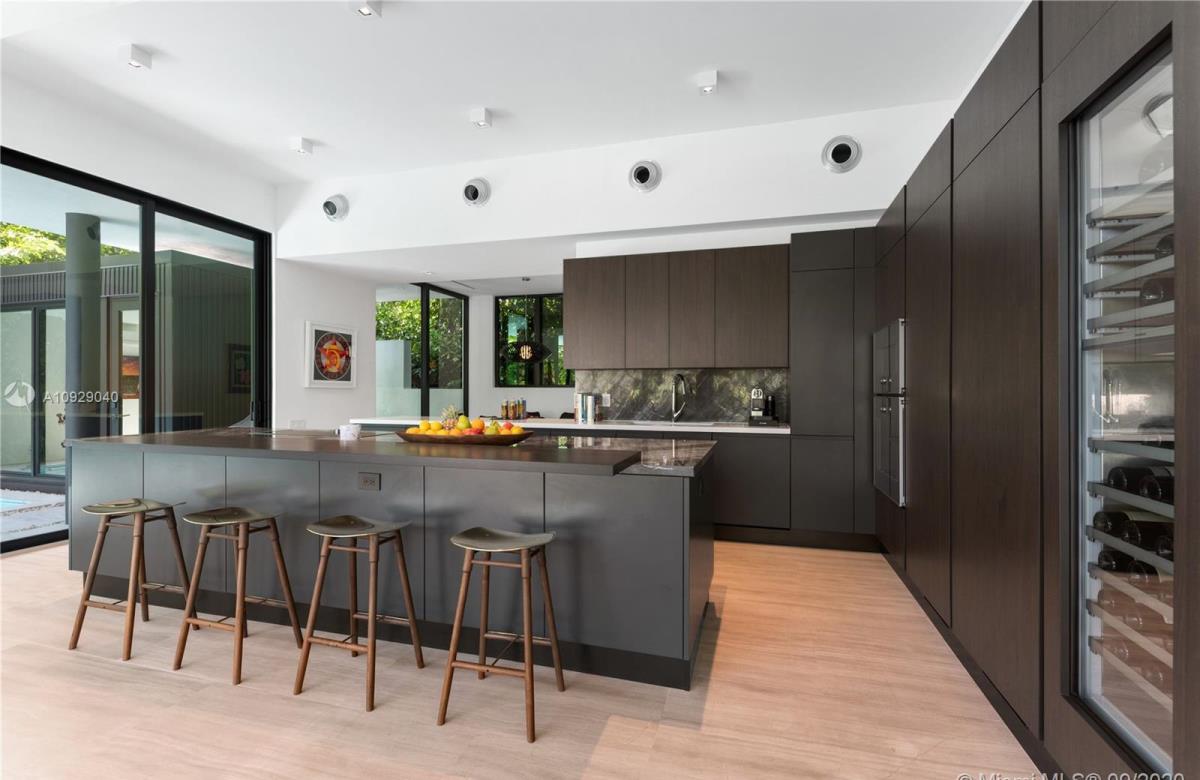 Thoughtfully-Conceived-Modern-Miami-Home-for-Sale-9