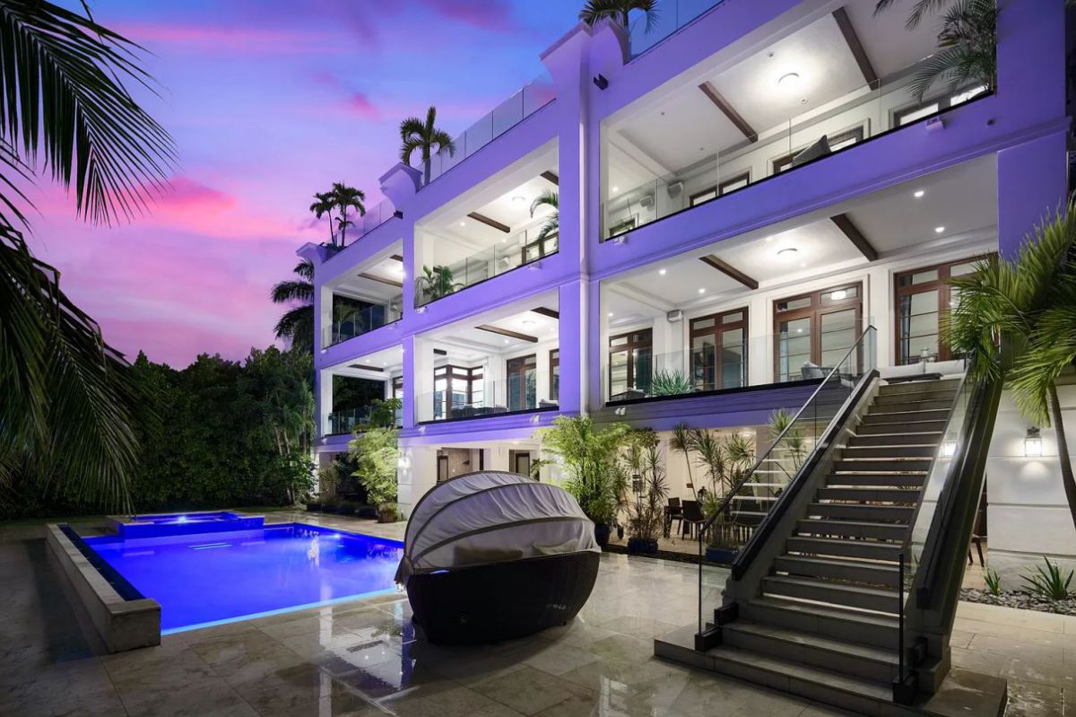 Unique-Florida-Waterfront-Mansion-in-Miami-Beach-21