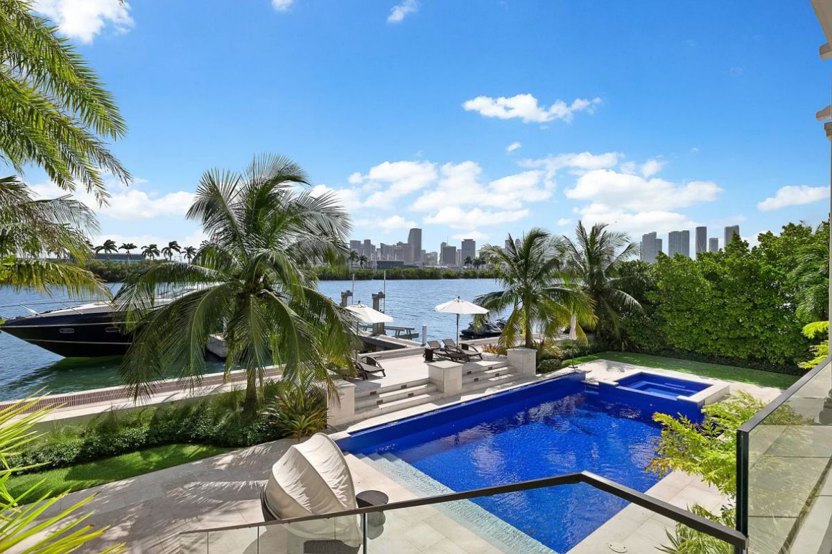 Unique-Florida-Waterfront-Mansion-in-Miami-Beach-24