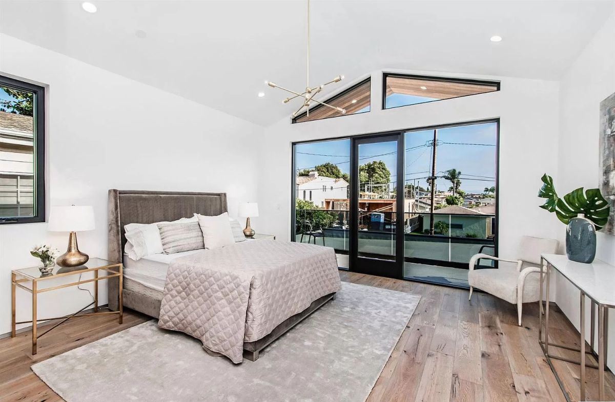 Uniquely-Designed-Manhattan-Beach-Home-for-Sale-16