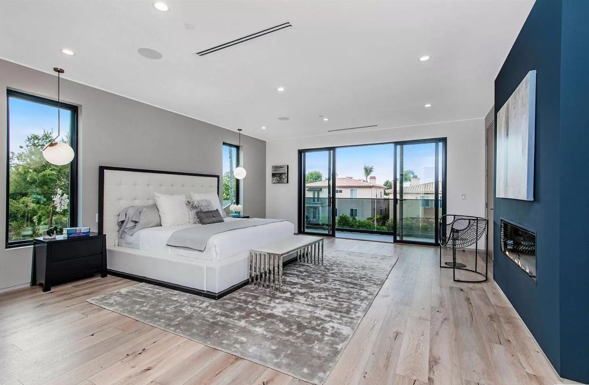 Uniquely-Designed-Manhattan-Beach-Home-for-Sale-22