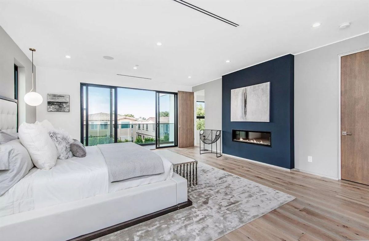 Uniquely-Designed-Manhattan-Beach-Home-for-Sale-28