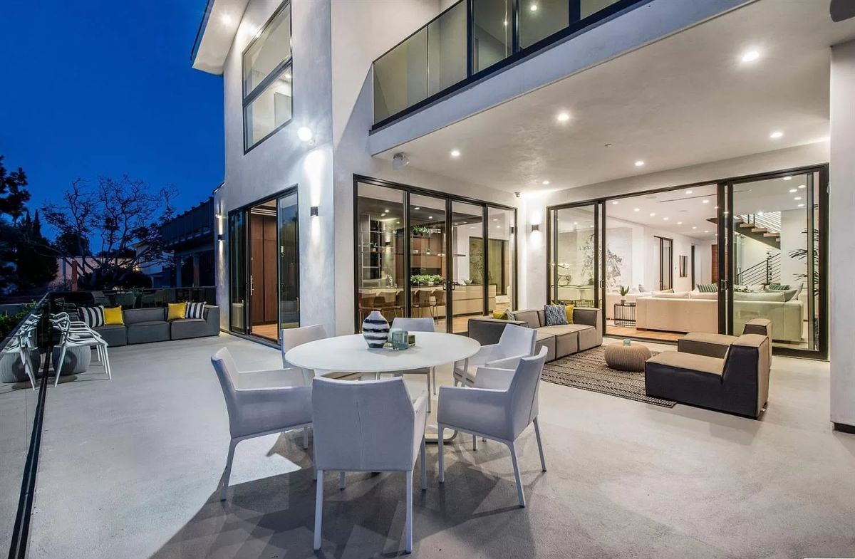 Uniquely-Designed-Manhattan-Beach-Home-for-Sale-32