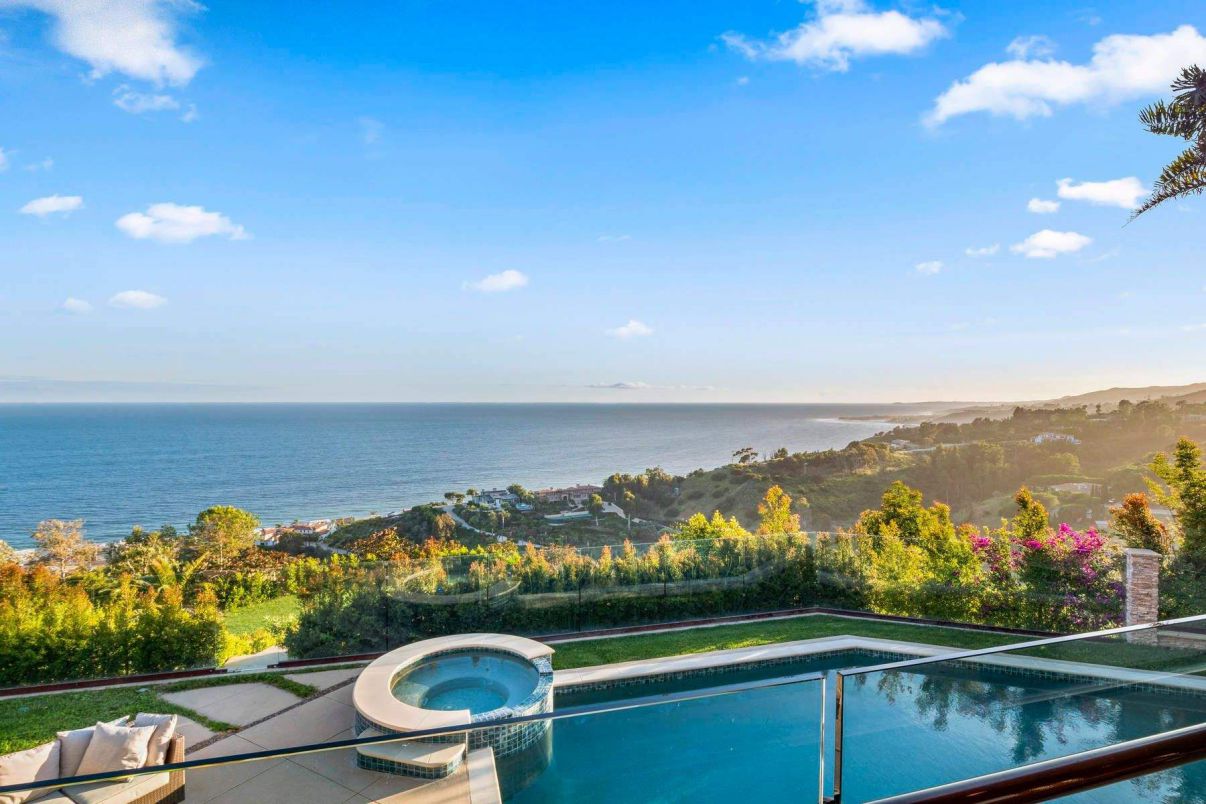 30000000-Villa-Pacifico-A-Trophy-Home-for-Sale-in-Malibu-California-20