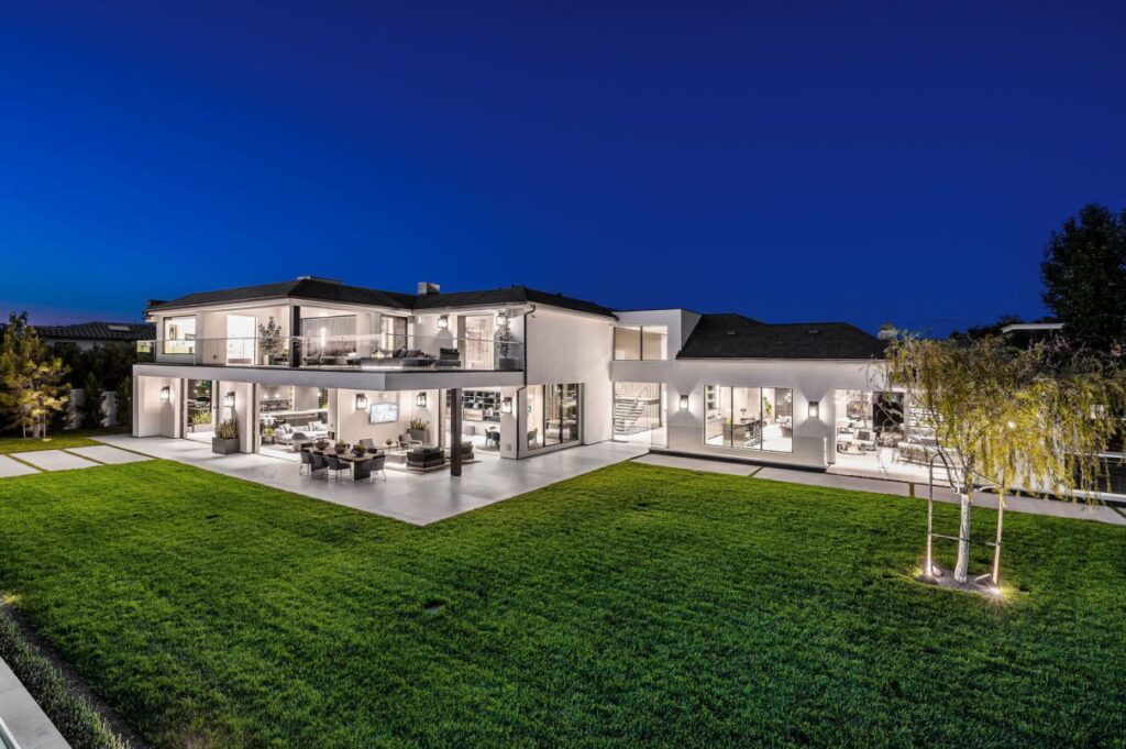 Striking Modern California Mansion with the Highest Quality