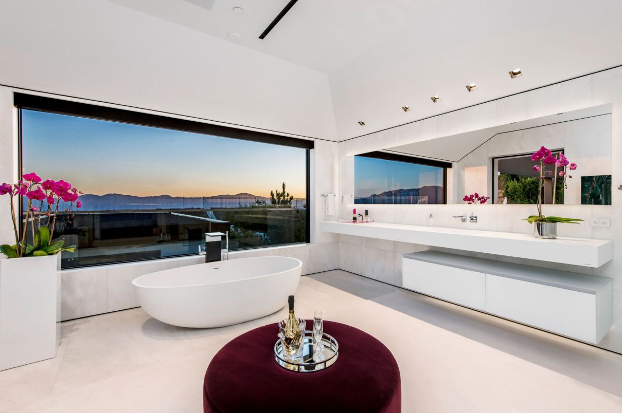 37999000-Striking-Modern-California-Mansion-with-the-Highest-Quality-18