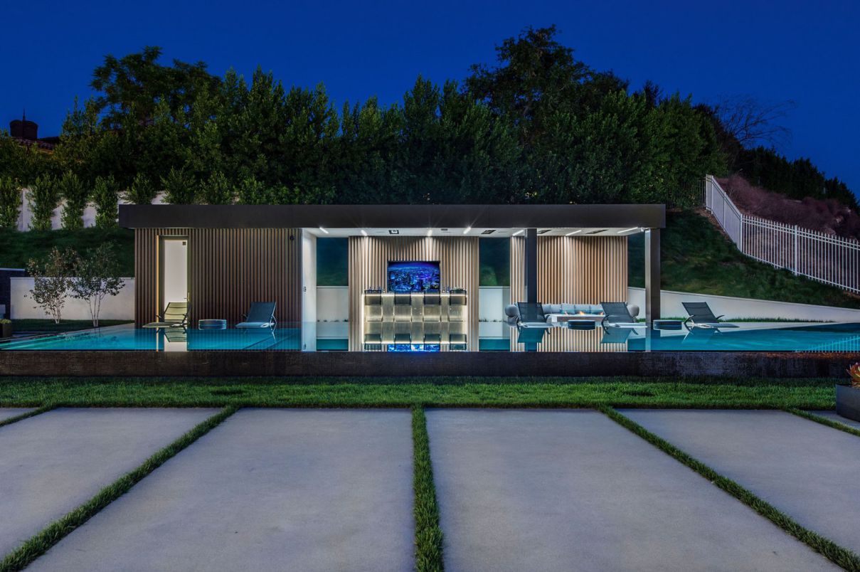 37999000-Striking-Modern-California-Mansion-with-the-Highest-Quality-32